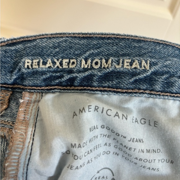 American Eagle Relaxed Mom Jean, Distressed - Picture 5 of 7